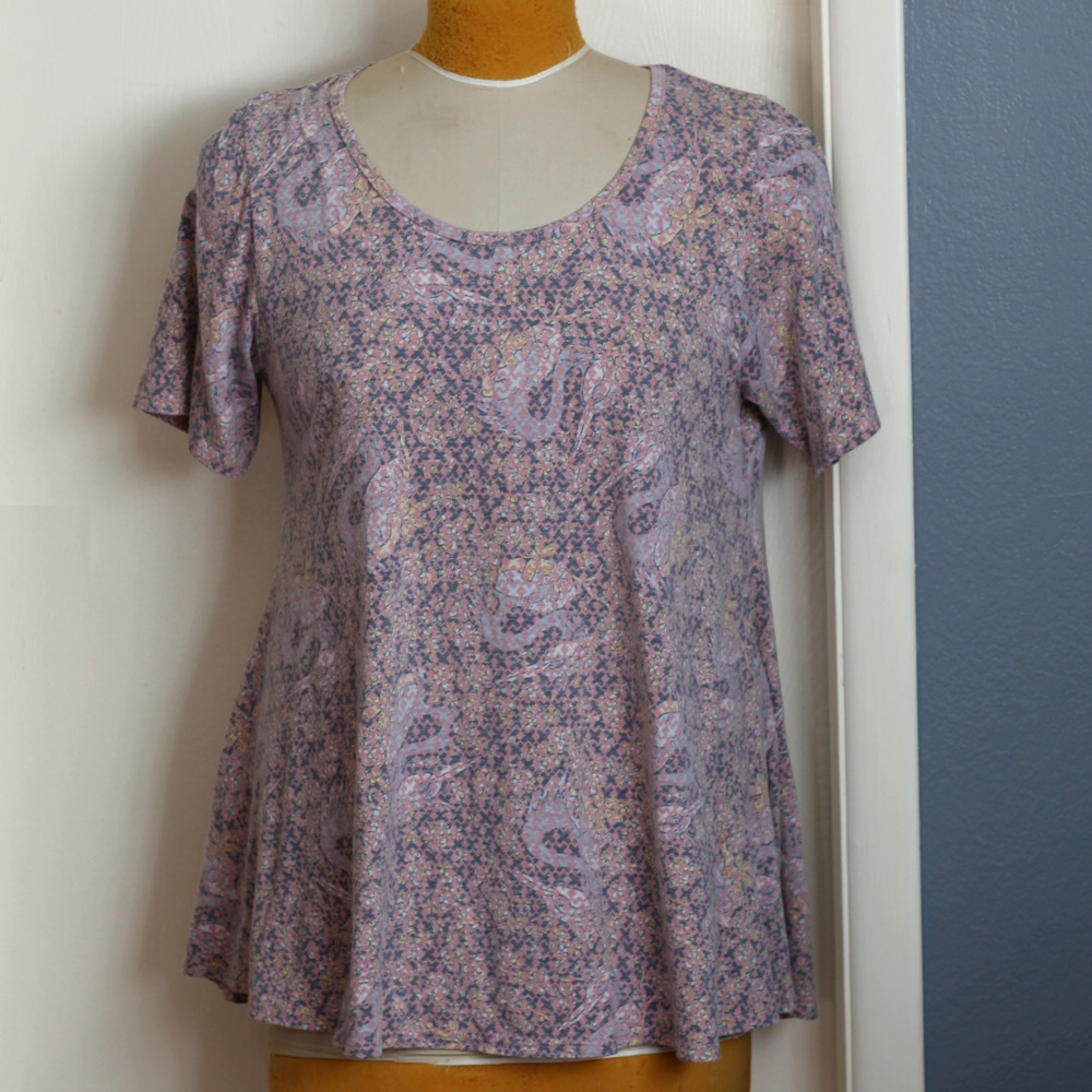 LuLaRoe Pink / Gray Paisly Design Perfect Tee - XL